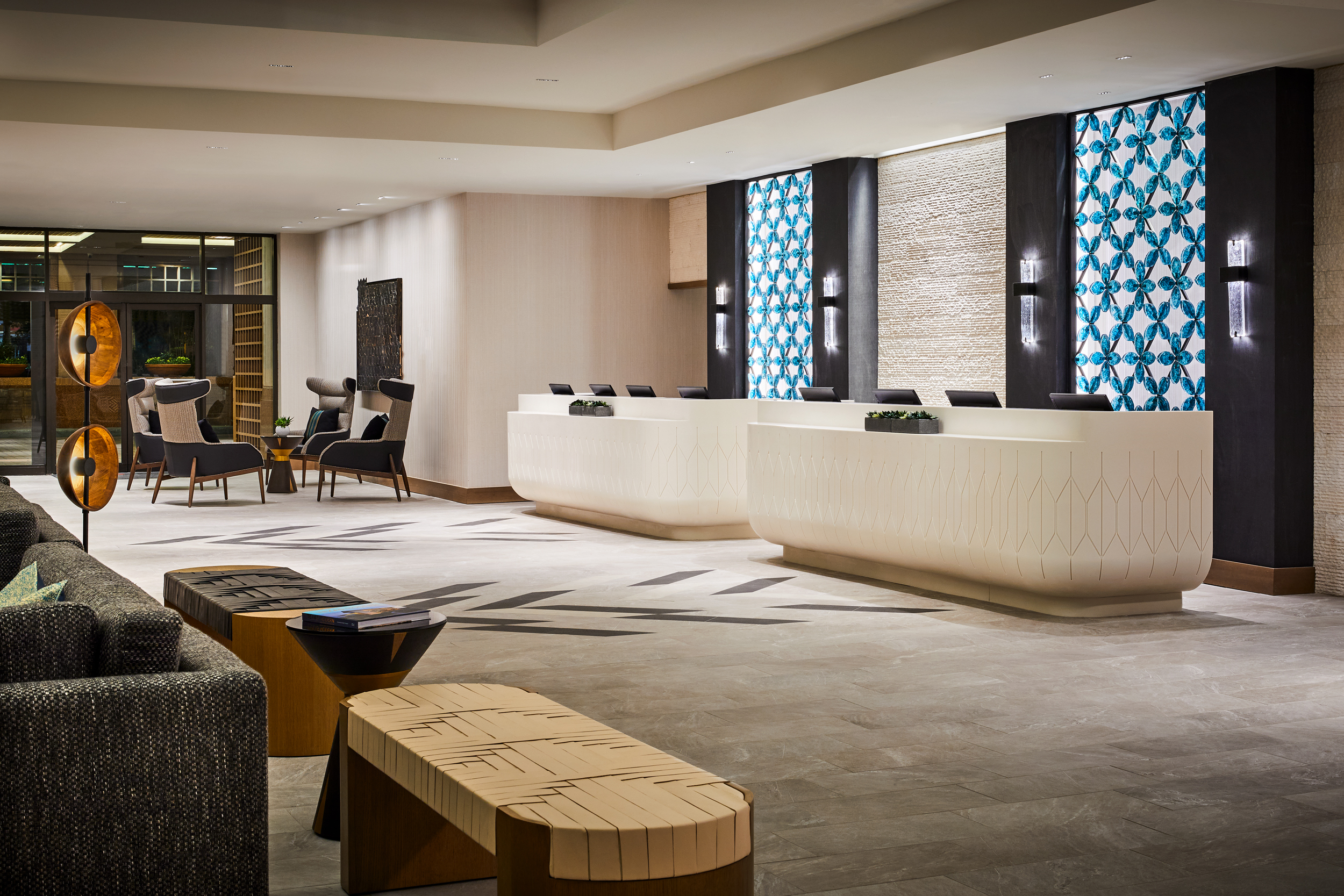 the lobby of the san antonio rivercenter hotel